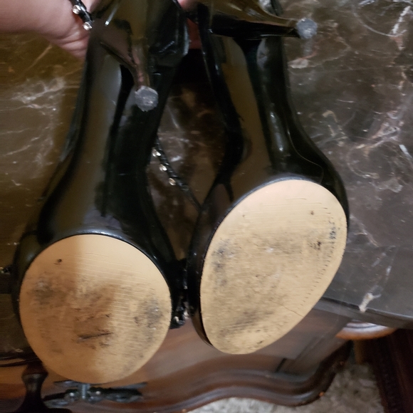 Heels - Picture 3 of 7